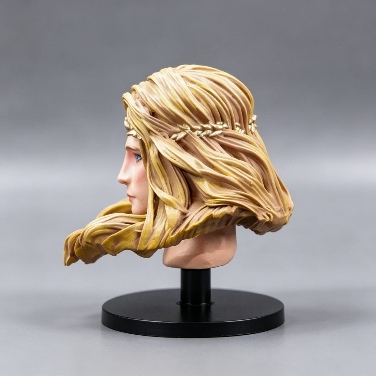 Custom Sanguinius Primarch Head Sculpt - Golden Hair & Laurel Circlet - Image 2