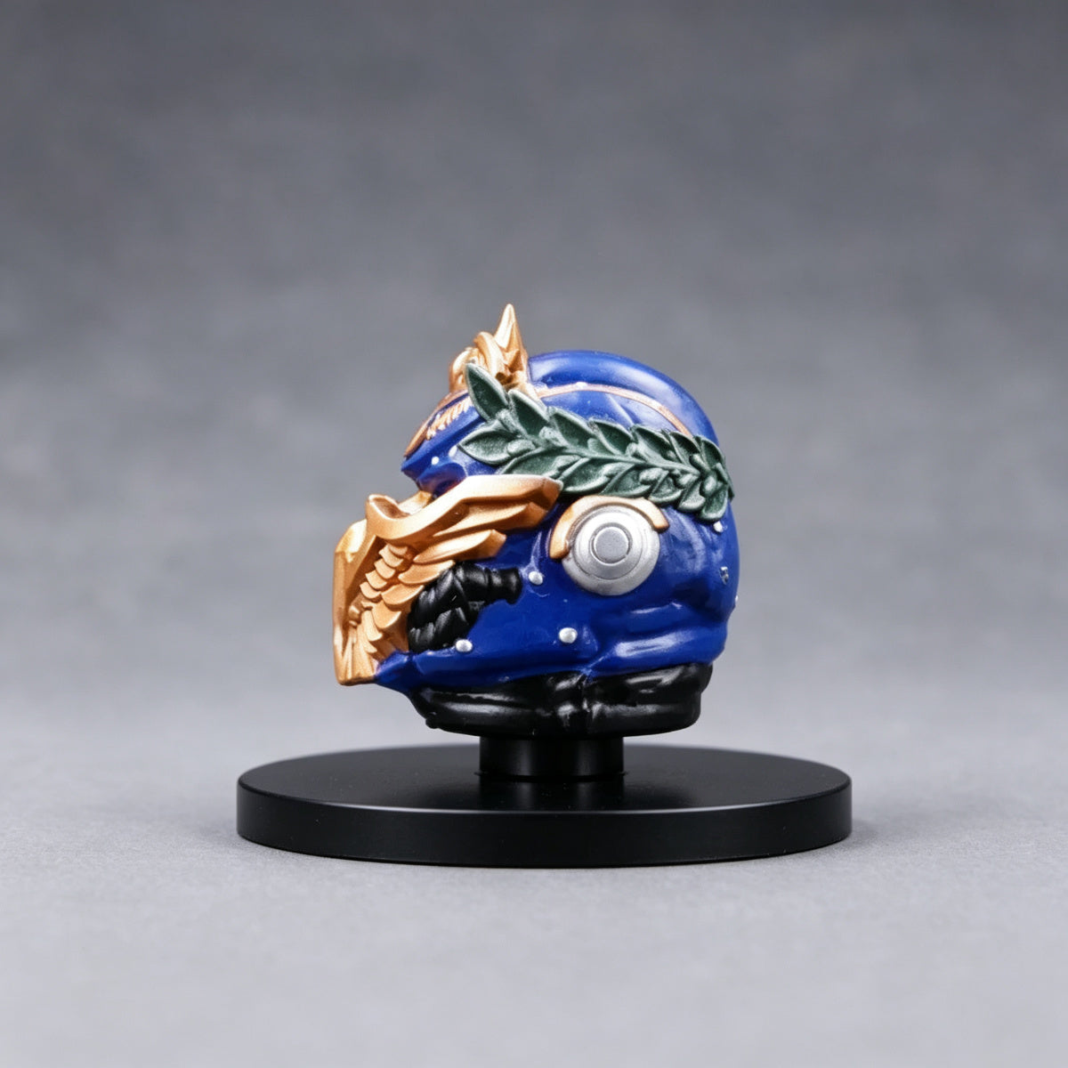 Custom Roboute Guilliman Primarch Helmet Head Sculpt - Eagle Mask & Iron Halo - Image 2