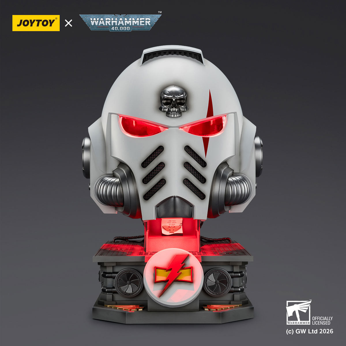 JOYTOY Warhammer 40K White Scars MkX Helmet &amp; Display Stand figure